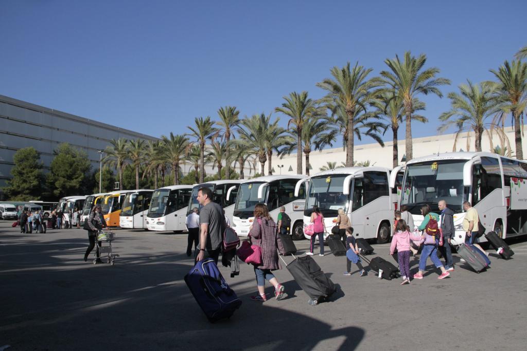 Offentliche Busse Vom Flughafen In Urlaubsorte Geplant