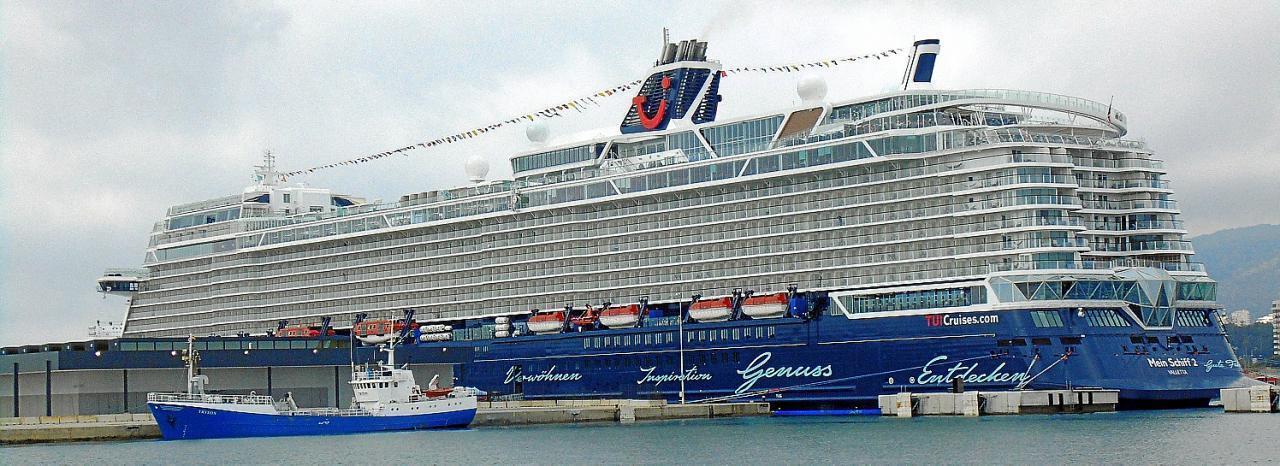 Riesen Pott Mein Schiff 2 Macht Erstmals In Palma De