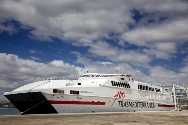 Das Schiff "Alcántara Dos" verkehrt für die Reederei Trasmediterranea zwischen Alcúdia und Ciutadella